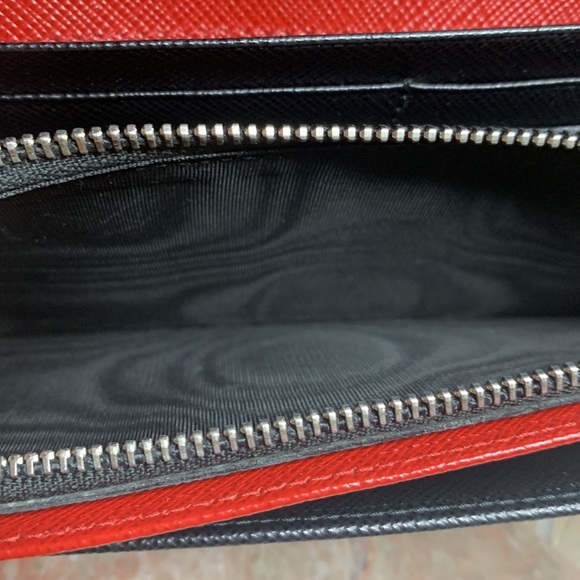 ❤️❤️SOLD❤️❤️PRADA saffiano wallet on chain crossbody/clutch bag - Picture 8 of 13